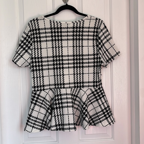 X-Large- flowy black and white checkered shirt - Picture 2 of 3